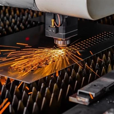 Analýza inovatívnych technológií laserových strihových strojov: Ako dosiahnuť...